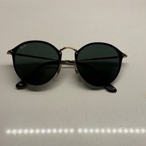 Ray-Ban Classic Black and Gold Round Sunglasses